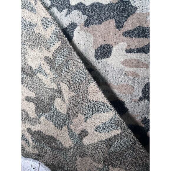 World Market Warm Cozy Over sized Camo Scarf NWT - Picture 7 of 10